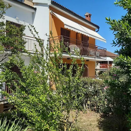 Daire House Puseljic - 3. - A2+1 For Max 3 Pax With Own Tennis Court Poreč