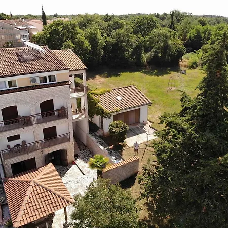 House Puseljic - 3. - A2+1 For Max 3 Pax With Own Tennis Court *