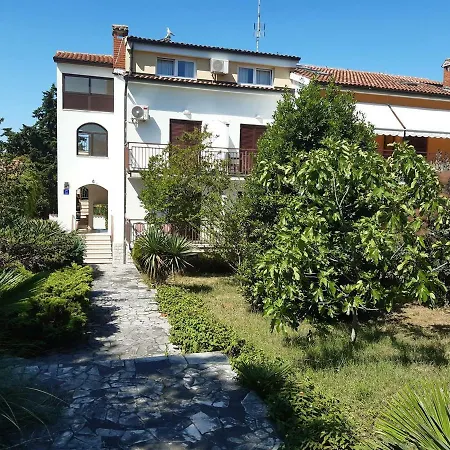 House Puseljic - 3. - A2+1 For Max 3 Pax With Own Tennis Court Daire Poreč