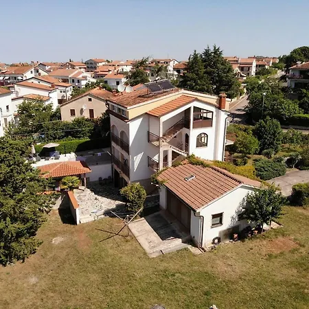 Daire House Puseljic - 3. - A2+1 For Max 3 Pax With Own Tennis Court Poreč