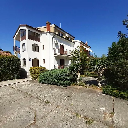 Daire House Puseljic - 3. - A2+1 For Max 3 Pax With Own Tennis Court Poreč