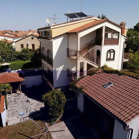 House Puseljic - 3. - A2+1 For Max 3 Pax With Own Tennis Court Poreč
