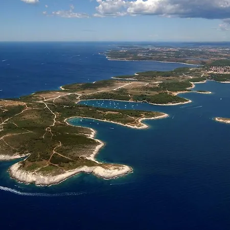 Daire House Puseljic - 3. - A2+1 For Max 3 Pax With Own Tennis Court Poreč