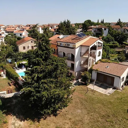House Puseljic - 3. - A2+1 For Max 3 Pax With Own Tennis Court * Poreč
