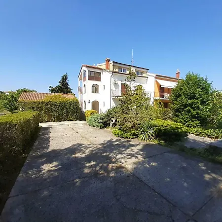 House Puseljic - 3. - A2+1 For Max 3 Pax With Own Tennis Court * Poreč