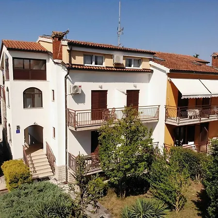 House Puseljic - 3. - A2+1 For Max 3 Pax With Own Tennis Court *