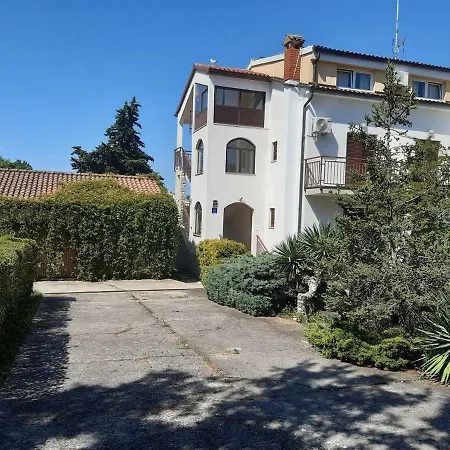 House Puseljic - 3. - A2+1 For Max 3 Pax With Own Tennis Court