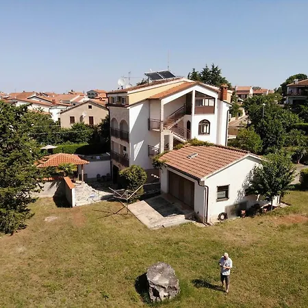 House Puseljic - 3. - A2+1 For Max 3 Pax With Own Tennis Court Poreč
