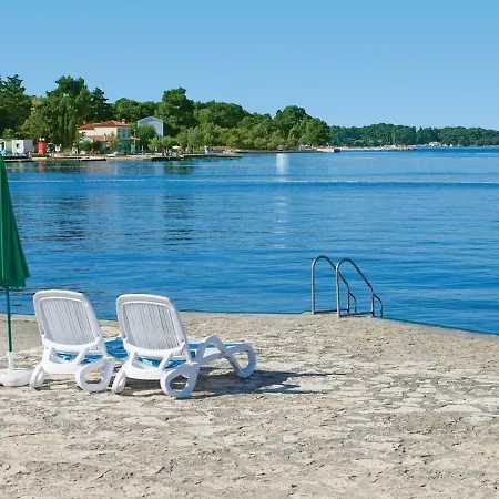 House Puseljic - 3. - A2+1 For Max 3 Pax With Own Tennis Court Daire Poreč