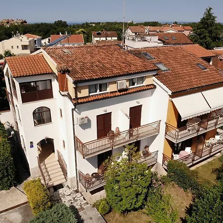 House Puseljic - 3. - A2+1 For Max 3 Pax With Own Tennis Court Daire Poreč