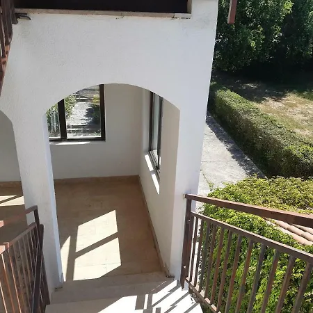 House Puseljic - 3. - A2+1 For Max 3 Pax With Own Tennis Court