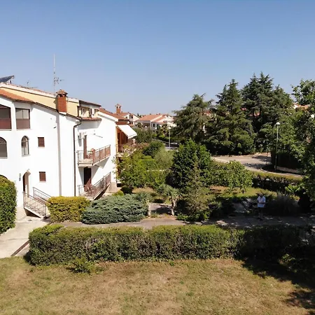 House Puseljic - 3. - A2+1 For Max 3 Pax With Own Tennis Court * Poreč