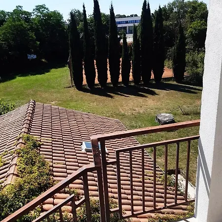 House Puseljic - 3. - A2+1 For Max 3 Pax With Own Tennis Court