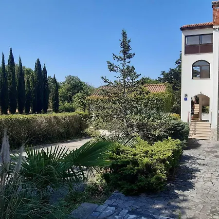 House Puseljic - 3. - A2+1 For Max 3 Pax With Own Tennis Court *