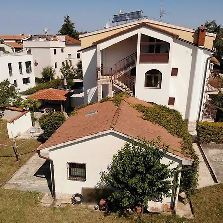 Daire House Puseljic - 3. - A2+1 For Max 3 Pax With Own Tennis Court
