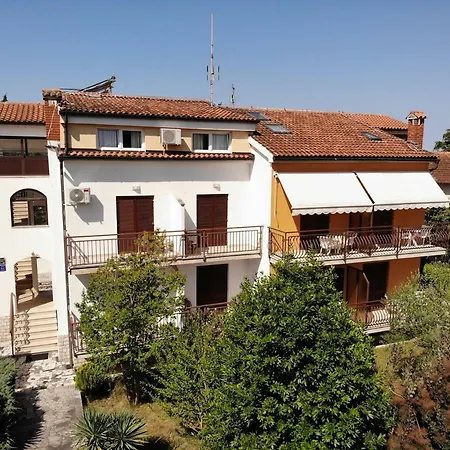 House Puseljic - 3. - A2+1 For Max 3 Pax With Own Tennis Court Daire *